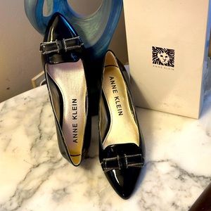 Anne Klein Classy Low Heel Bow Top Shoe Patent Leather